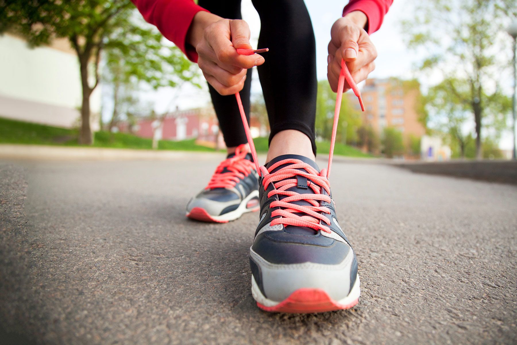 Đi bộ hay chạy bộ sẽ giúp bạn giảm cảm giác thèm ăn hiệu quả